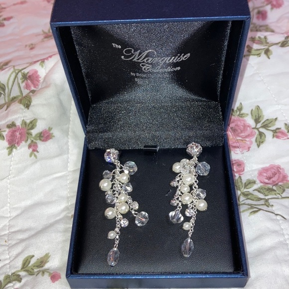 Faux pearl. And crystal earrings - Picture 5 of 7